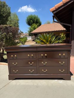 Dark Brown 8-Drawer Dresser with Brass Hardware (Read Description)