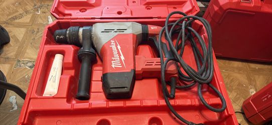 Milwaukee 120V Corded Electric 1 9/16” SDS Max Rotary Hammer 5517-21