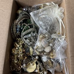 Vintage/modern Lot Of Jewelry 
