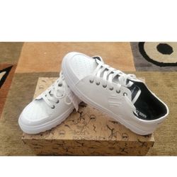 Karl Lagerfeld ParisLeather Low Top Sneakers Size 10M White  NEW