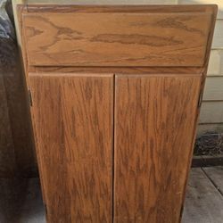 CABINET OAK SMALL ON WHEELS 