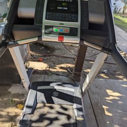 Gold Gym Treadmill 
