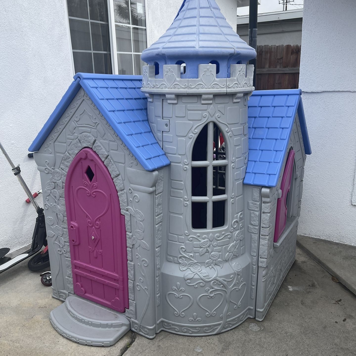 Little tikes disney princess wonderland castle playhouse on sale