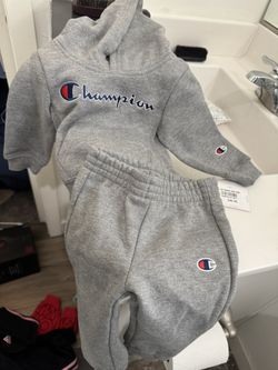 Kids Champion Sweat Suit Set Size 6 Months New - 15$