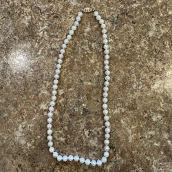 Woman’s vintage style pearl necklace shipping available