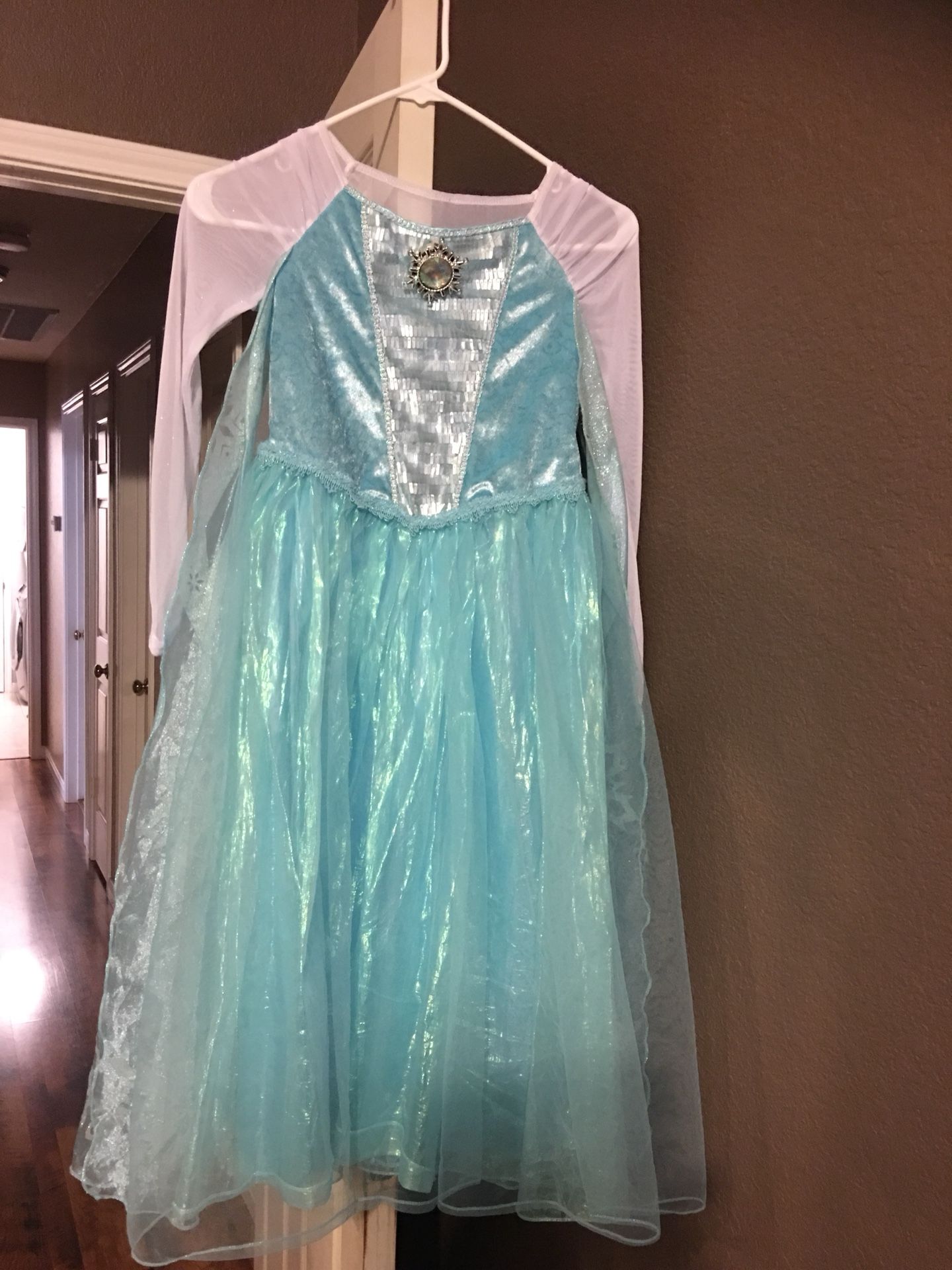 7/8 Elsa dress that sings