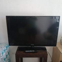 Samsung TV 40" With Remote, CLOSING STORAGE UNIT 