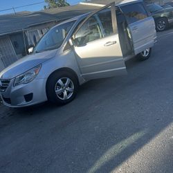 2010 VOLKSWAGEN ROUTAN SE