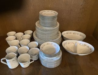Noritake Lillian - Pattern 6662 - 62 Pieces 