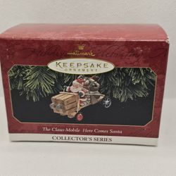 Claus Mobile Hallmark Christmas Ornament 1997 Here Comes Santa Series 19th

Excellent Pre-owned condition,  no flaws

1997 - Here Comes Santa Series -