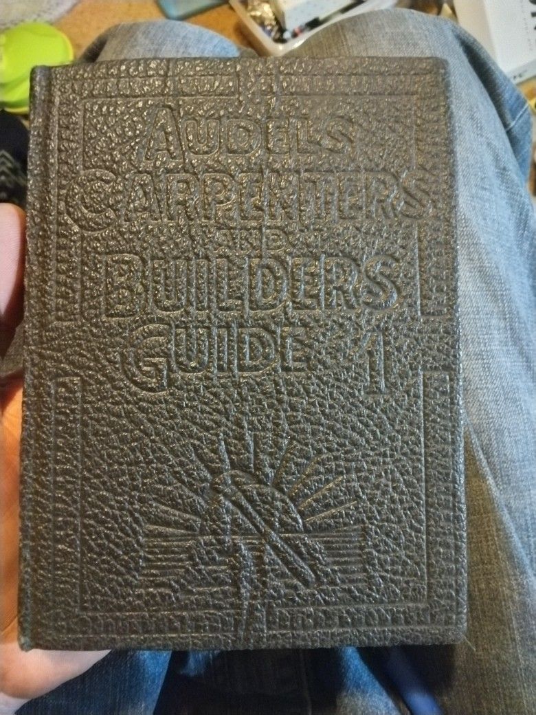 AUDELS CARPENTER AND BUILDERS GUIDE #1 1940S
