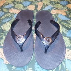 Michael Kors Flip Flop Size 8 Like New 
