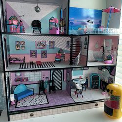 LOL OMG Dolls House & Accessories 