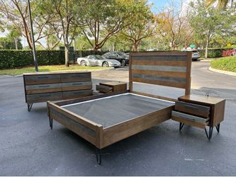 Beautiful Bedroom Set Queen Size Solid Wood Brown Color Like New By Avalon Furniture