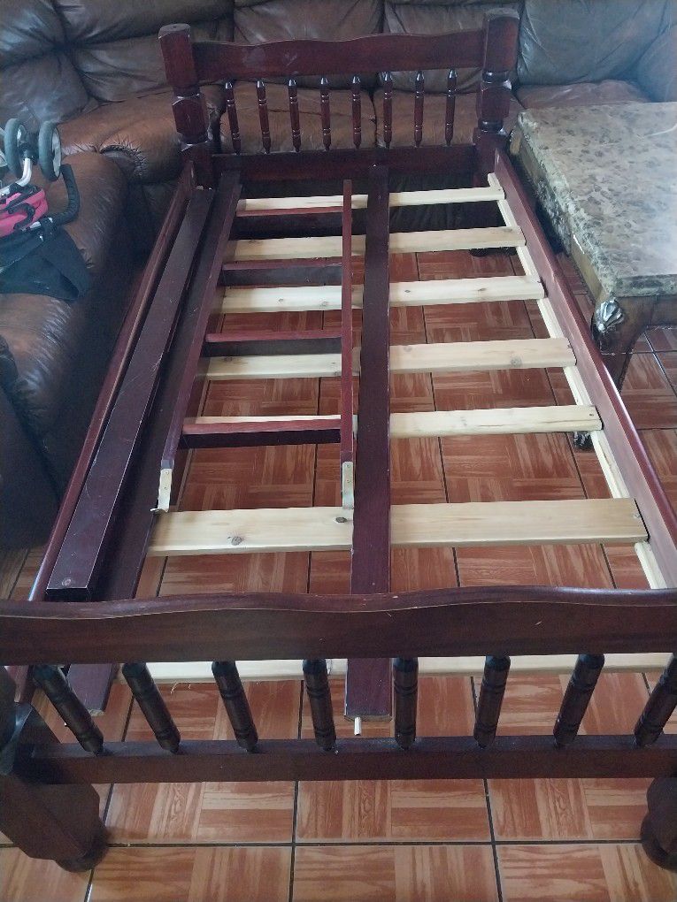Bunkbeds & Dinning Table For sale