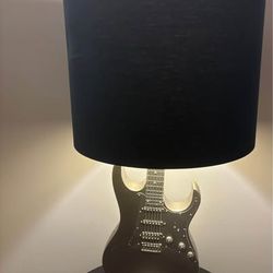 Lámpara estilo guitarra