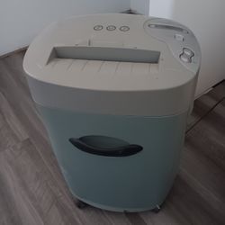 Paper And Credit Card Shredder 