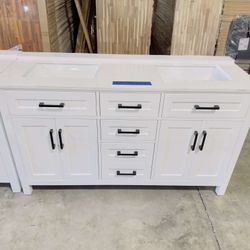 Brand New Bathroom Vanity in white 60”, double sink soft close solid wood $849 