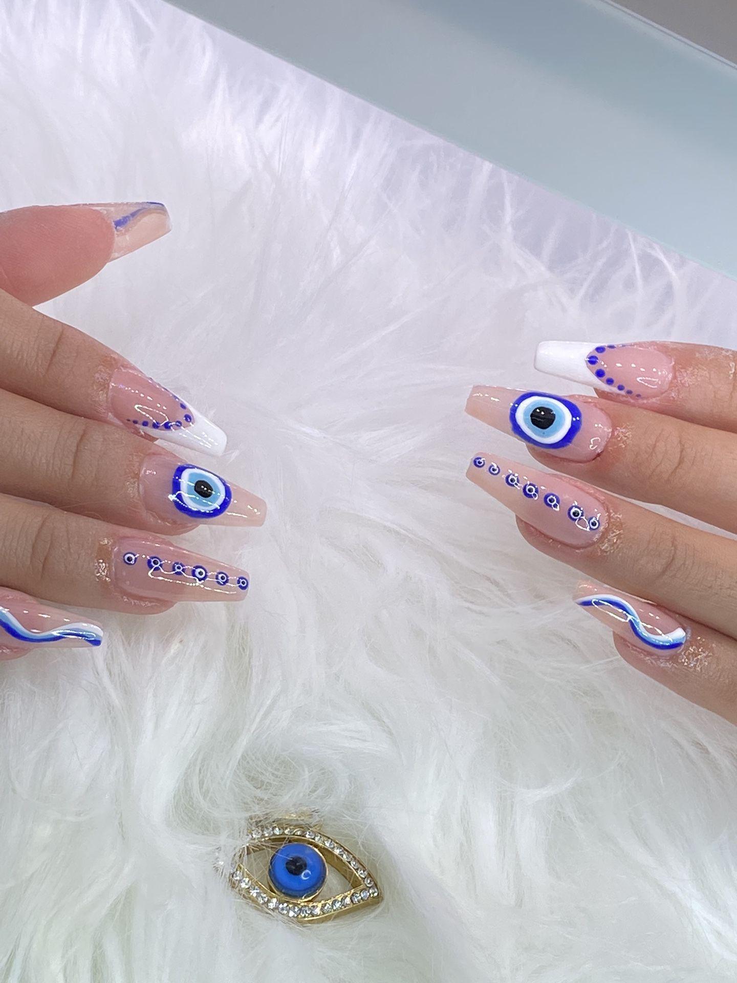 Especialista En Uñas (acrílica Mani te Regular Y Pedicure