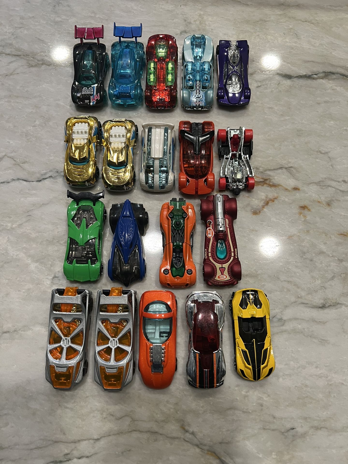 Hot Wheels - 19 Total