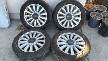 Fiat 500 Stock 16 Inch Aluminum wheels with Old Tires