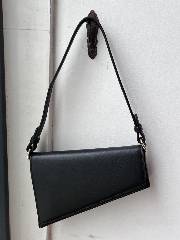 Simple niche black shoulder bag