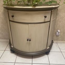 Selling A Beautiful Hallway/entry Table, in good solid condition, was painted has some imperfections