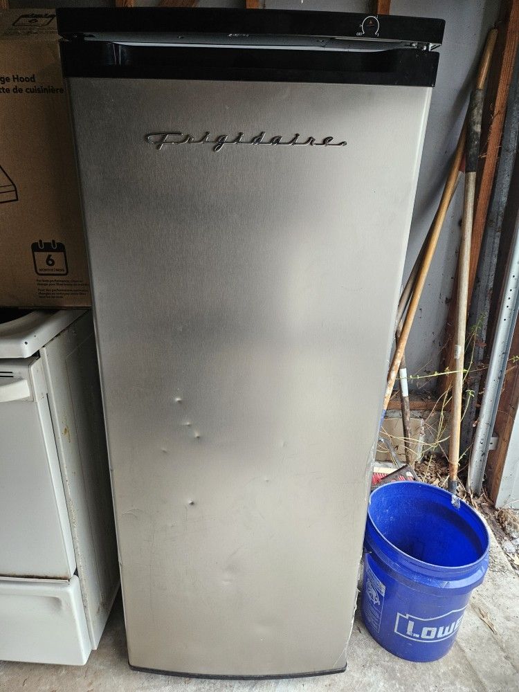 Frigidaire Refrigerator In Good Condition
