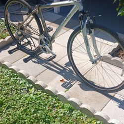Trek 7200 Bike White & light Grey 