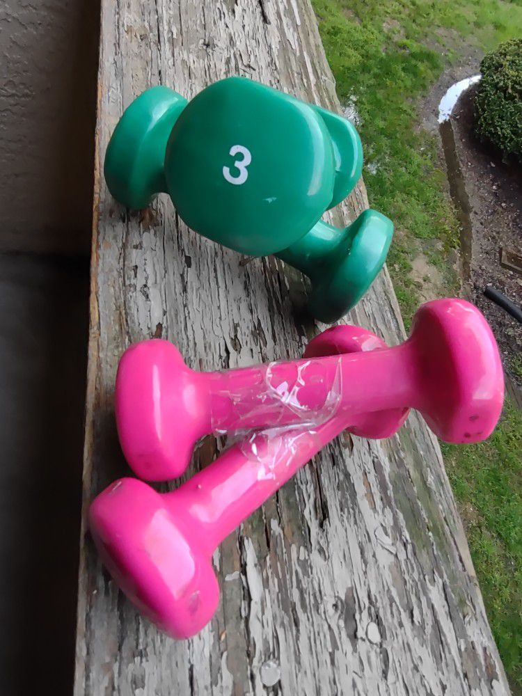 Pink And Green Rubberized Grip 2 Lb And 3 Lb Dumbbell Weight Set