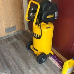 Air Compressor DeWalt 15 Gallon