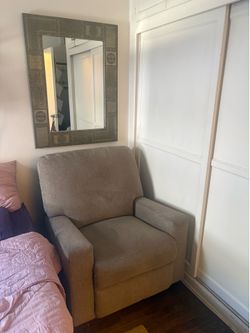Recliner/ Rocker Chair