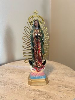 Nueva Virgen de Guadalupe hecha de resina
