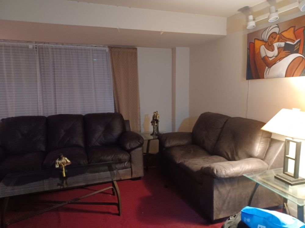 Like New Livingroom Set