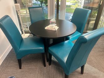 Stylish Roy d Black Table  and 4 Teal Chairs