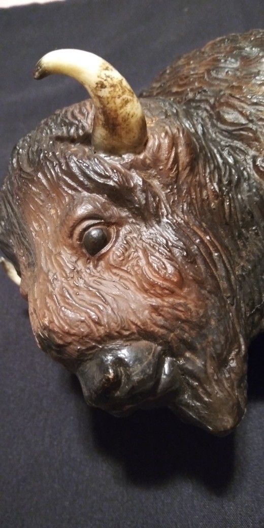 AMERICAN BISON MOLDING SCULPTURE.