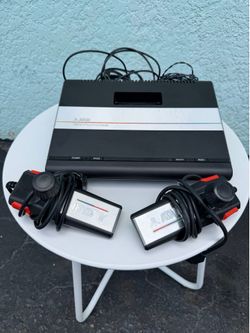 Atari 7800 ProSystem Console with 2 Original Controllers