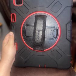 iPad Pro 12.9” (6th Generation) • 1TB Storage • Excellent Condition • Accessories Included