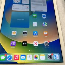 iPad 5th Generation WiFi 32GB Good Condition Unlocked 