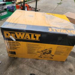 DEWALT
15 Amp Corded 12 in. Double Bevel Sliding Compound Miter Saw with XPS technology, Blade Wrench and Material Clamp