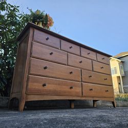 MARVELOUS Modern Thomasville Shaker Solid Wood Dresser 9 Drawers Brown 