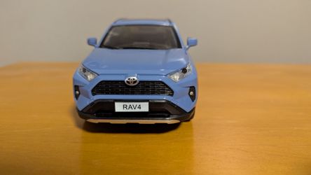 1:24 Scale Diecast Toyota RAV4 with Pull Back function in Blue by Kingstoy