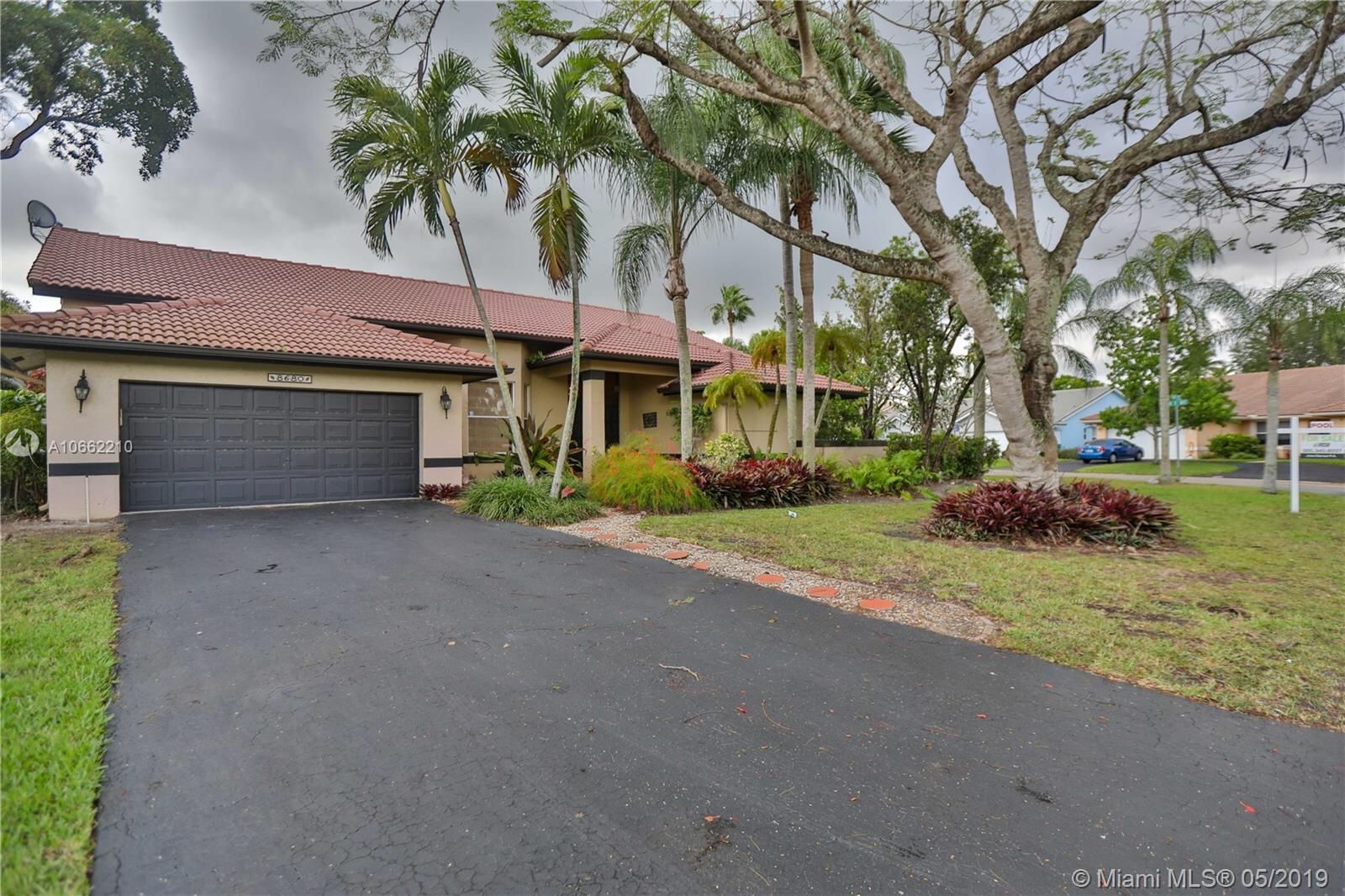 4/2 Pool Home for Sale in Coral Springs for Sale in Coral Springs, FL