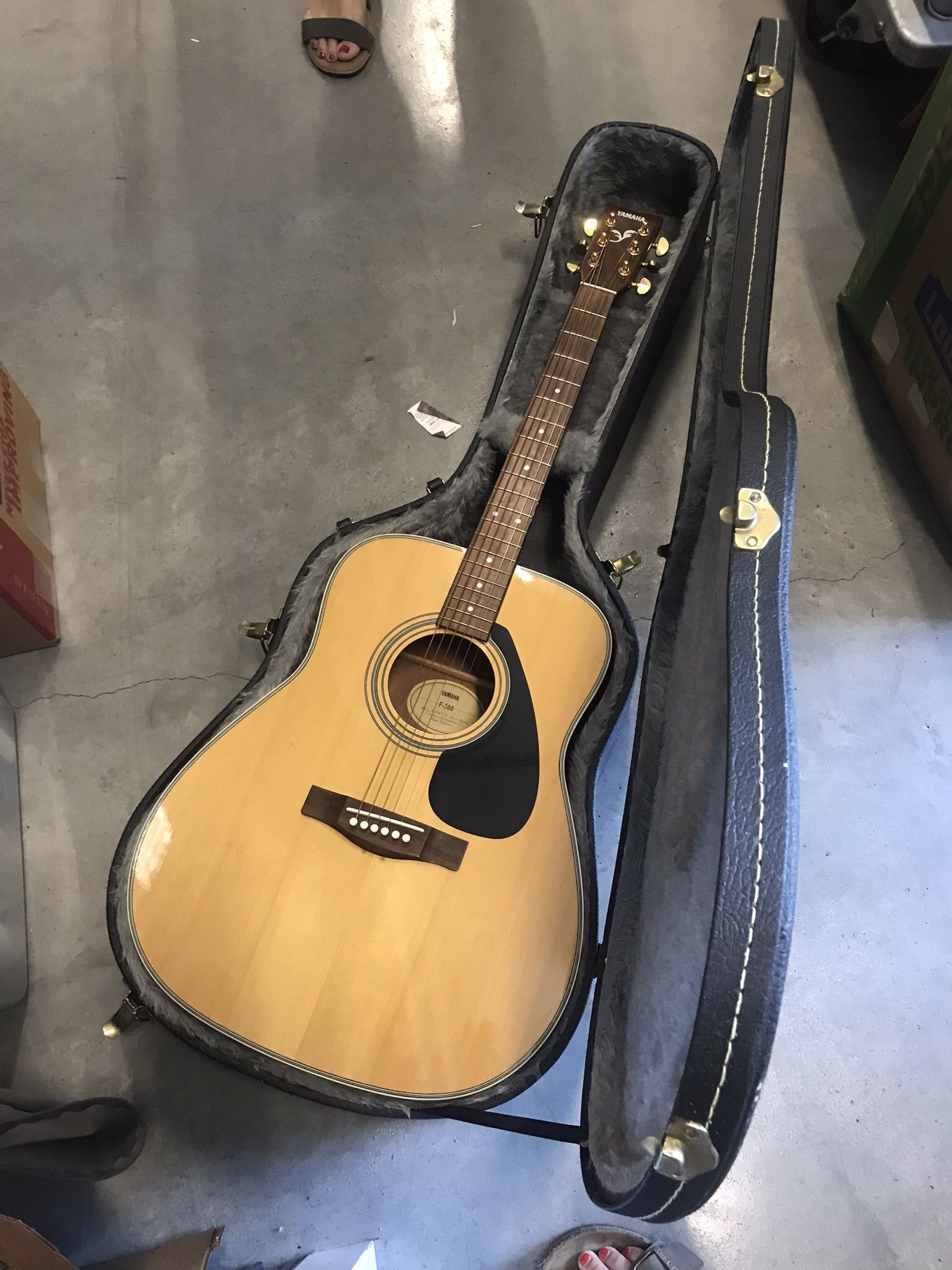Yamaha F380 Acoustic Guitar