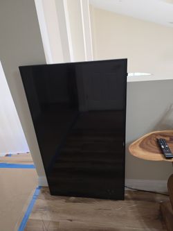 Samsung Flat Screen TV with Remote