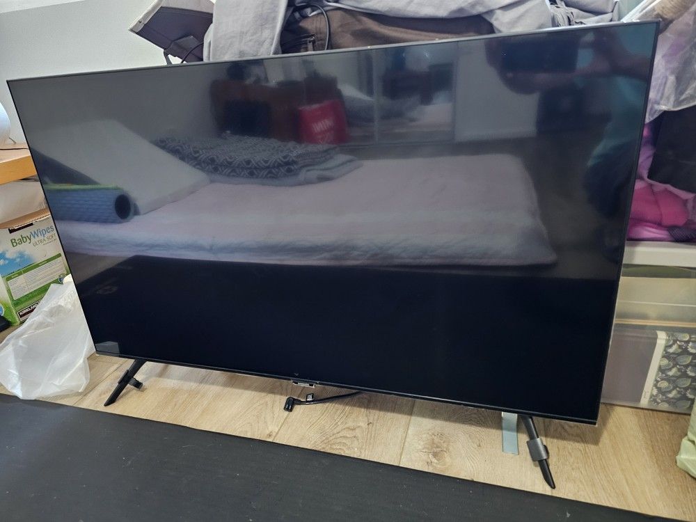 Samsung 4k LED TV (43 Inch) Like New With Remote Amd Stand ($300)