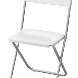 2 Folding Chairs With Chair Pads