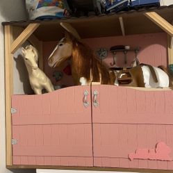 Our Generation Horse Barn Play set +2 Horses 