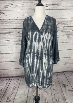 CLOTH & STONE Women's Size Medium Anthropologie Gray White Tie Dye VNeck Romper 