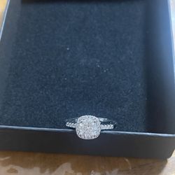 Moissanite ring (cushion)